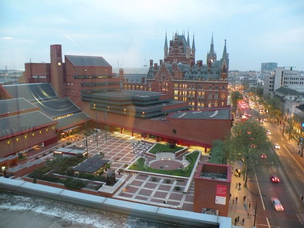  London by night: Saint-Pancras station and British Library